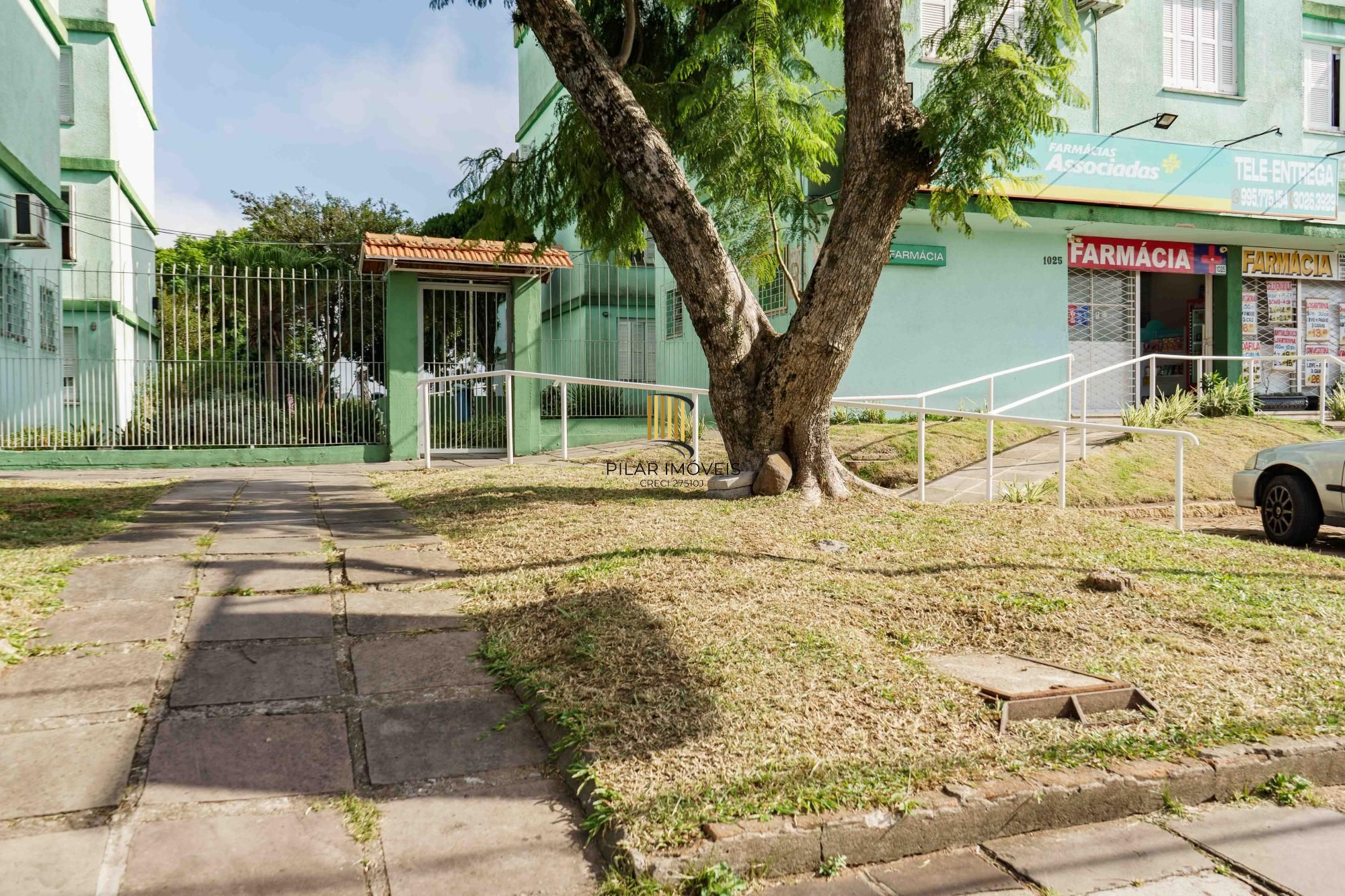 Ótimo imóvel reformado na Orfanotrófio, com 2 dormitórios, próximo ao Cristal e a faculdade UniRitter.