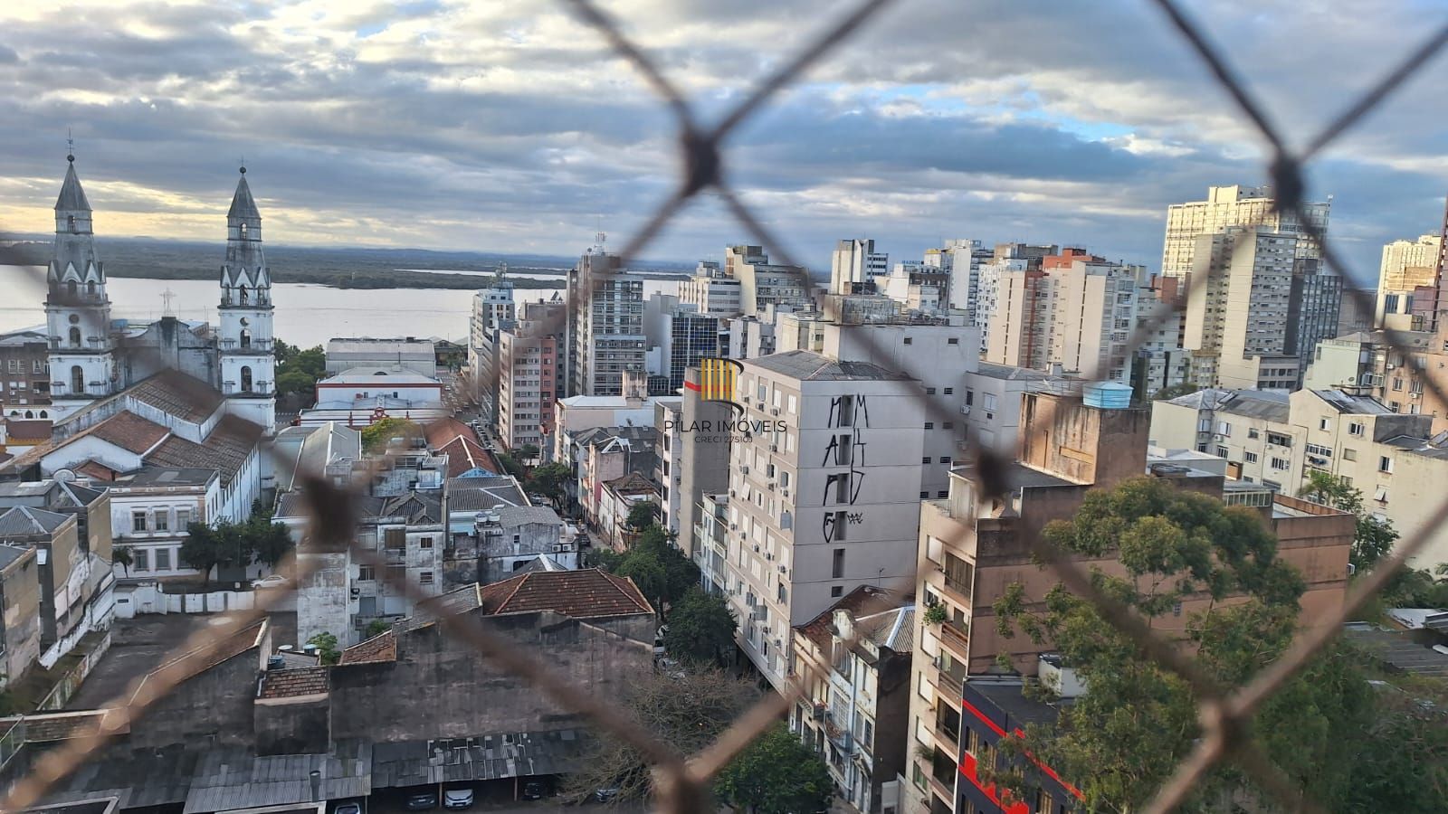 Apartamento  de 3 dormitórios  na Duque de Caxias  -  Centro de Porto Alegre/RS