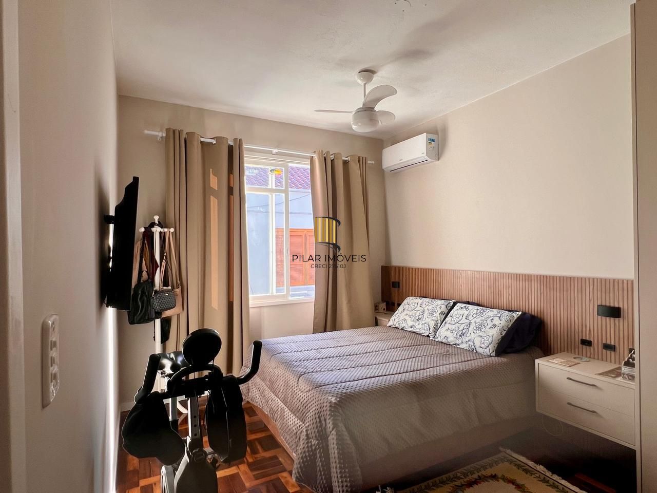 Apartamento com 2 dormitórios, reformado, no bairro Farroupilha, Porto Alegre/RS