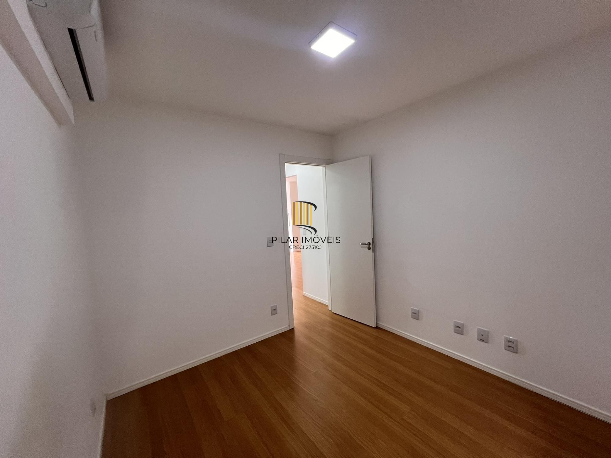 Apartamento com 2 dormitórios, sendo 1 suíte, 1 vaga, no bairro Floresta, em Porto Alegre, RS