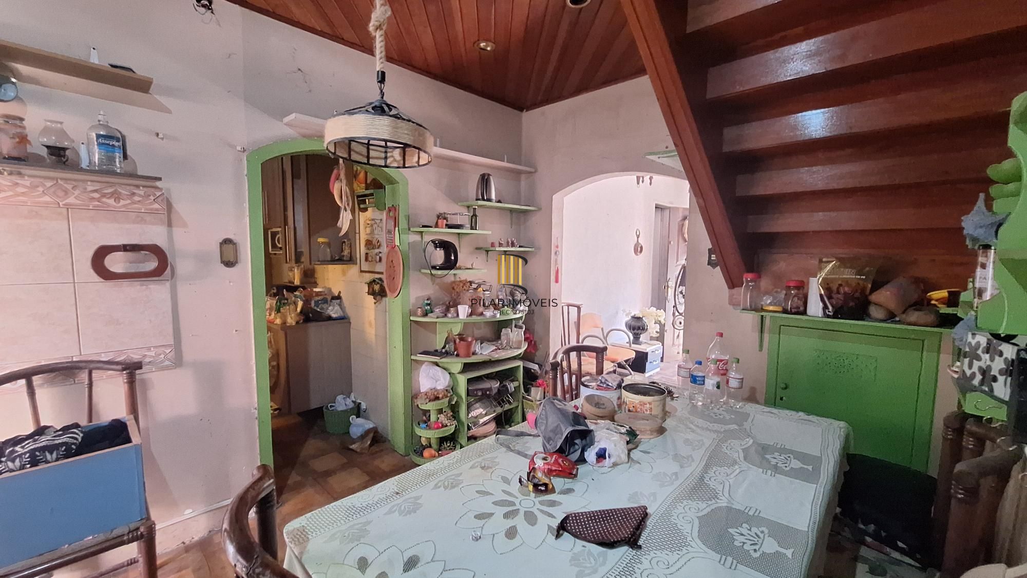 Comprar para reformar. Casa com  5 quartos no bairro Petrópolis!