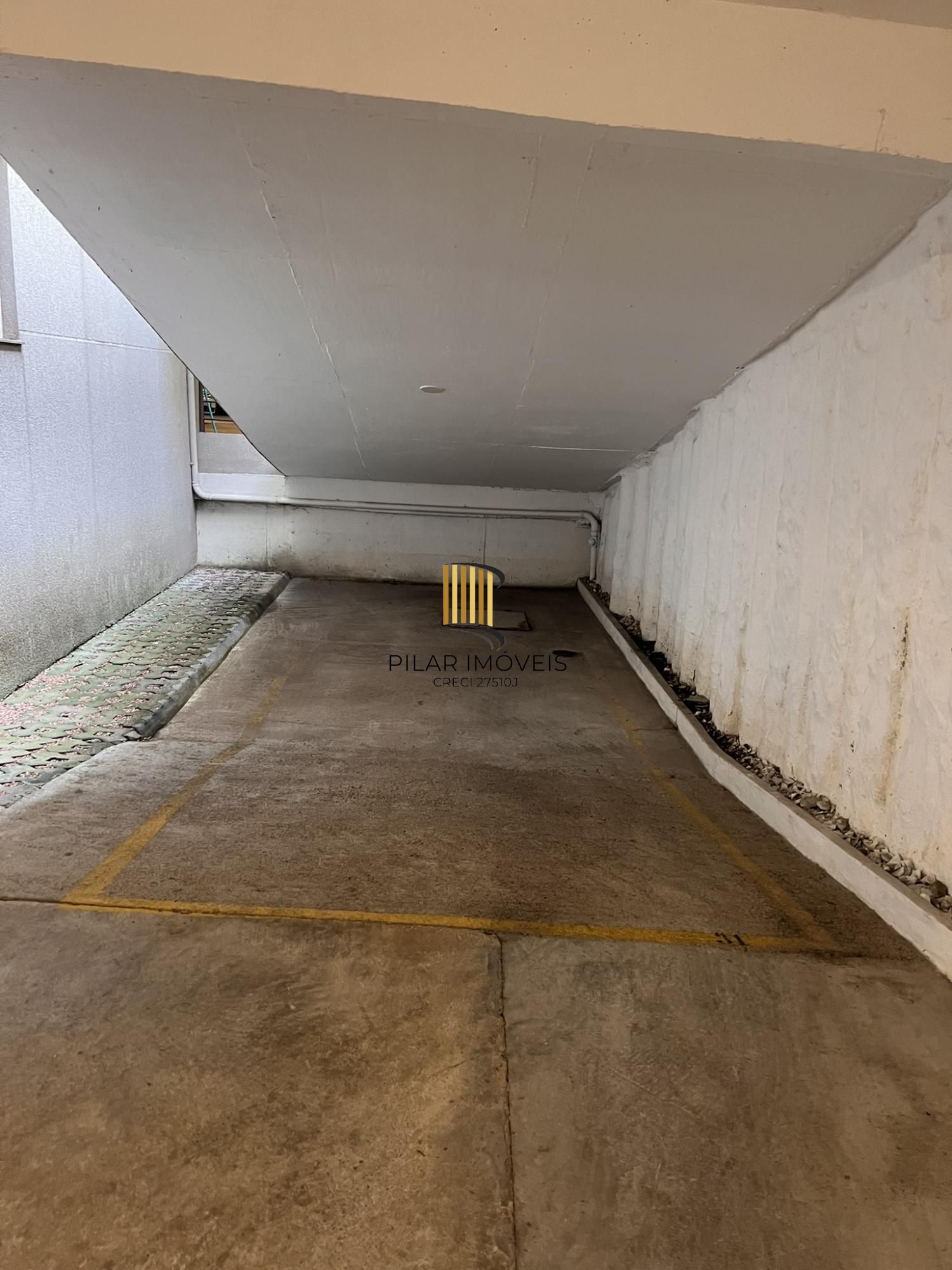 Apartamento com 2 dormitórios, sendo 1 suíte, 1 vaga, no bairro Floresta, em Porto Alegre, RS