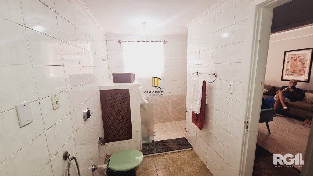 Apartamento com 3 dormitórios, 2 banheiros, 1 vaga no bairro Petrópolis em Porto Alegre, RS