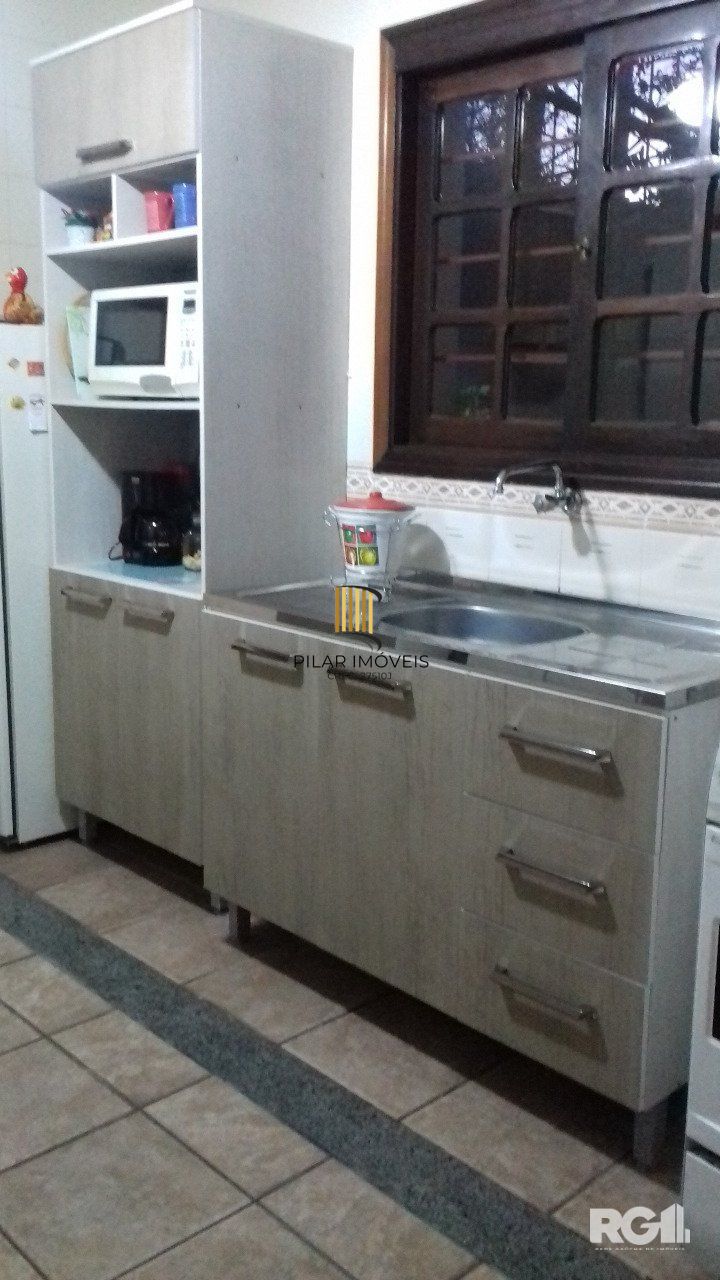 Casa em condomínio, com 3 dormitórios, sendo 1 suíte, 1 vaga coberta, no bairro Cavalhada, Porto Alegre, RS