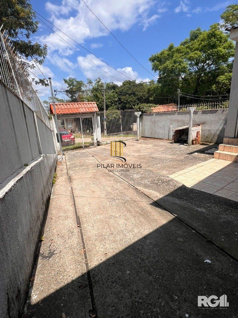 CASA COM 3 DORMITÓRIOS, 5 VAGAS, NO BAIRRO JARDIM CARVALHO, PORTO ALEGRE RS