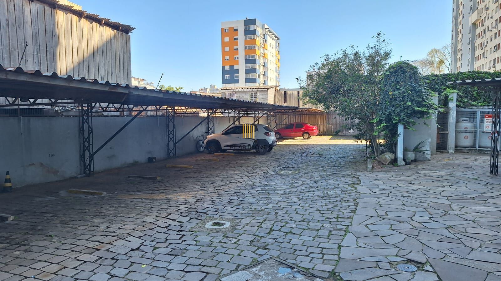 Apartamento 1 dormitório, 1 vaga coberta, portaria , elevador, vista, salao de festas, no bairro Santana, Porto Alegre, RS