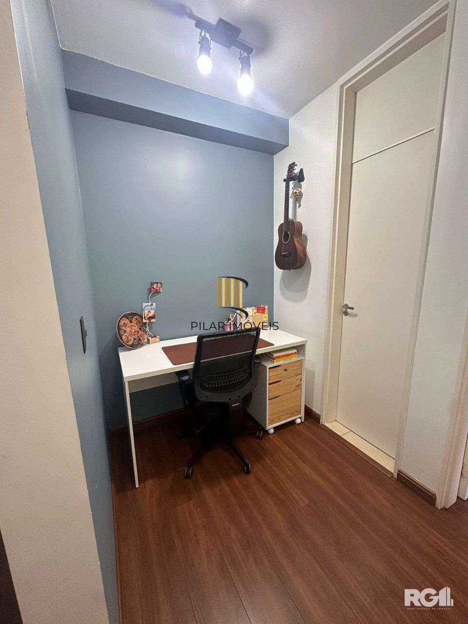 Apartamento com 2 dormitórios, 1 vaga, no bairro Camaquã, Porto Alegre, RS.