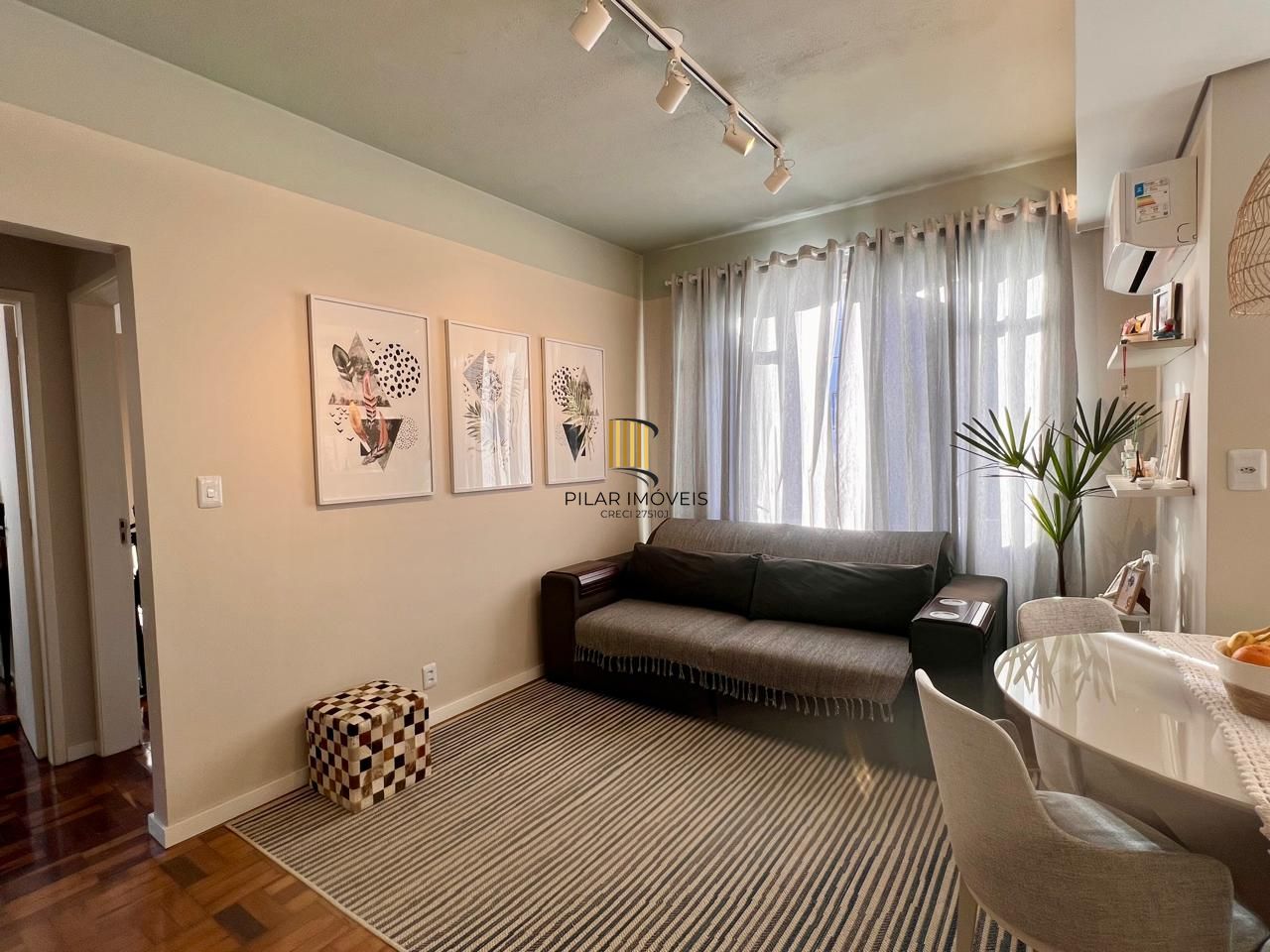 Apartamento com 2 dormitórios, reformado, no bairro Farroupilha, Porto Alegre/RS