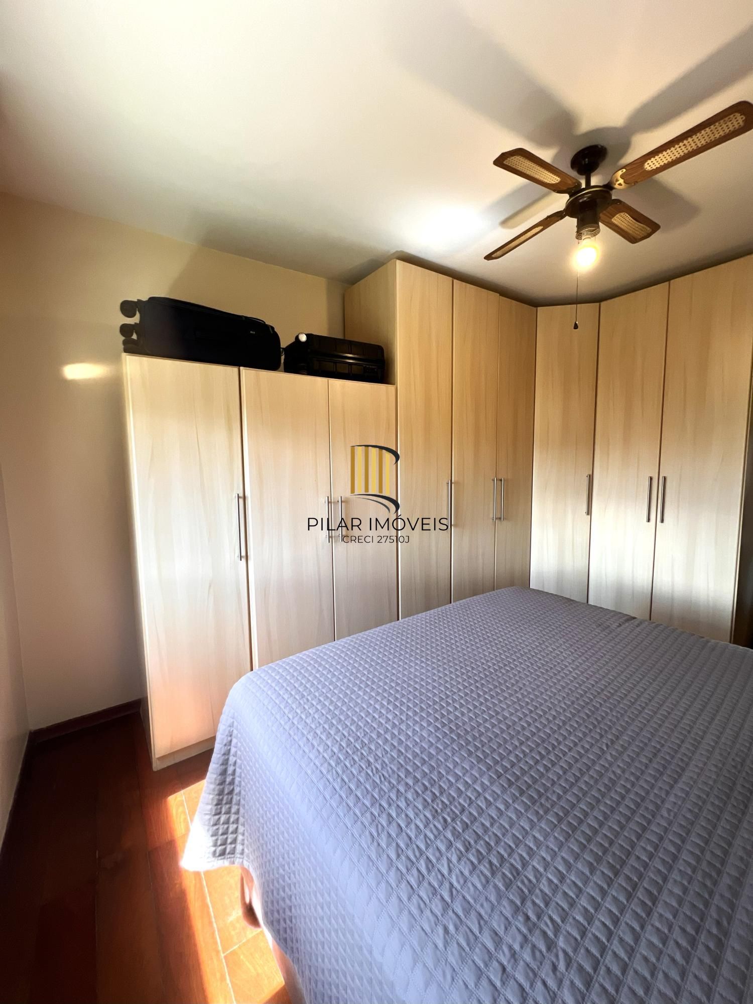 Apartamento com 3 dormitórios, sendo 1 suíte, lareira e 2 vagas no Menino Deus