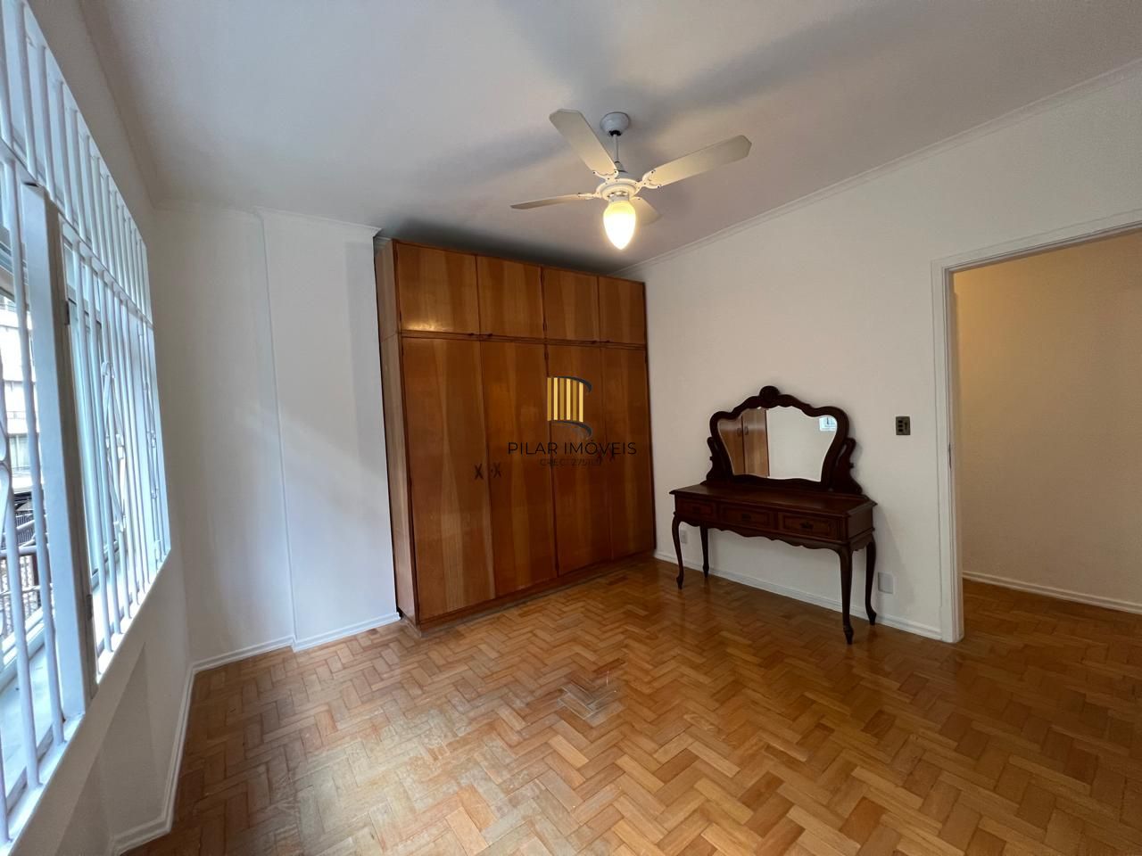 Apartamento amplo com 3 dormitórios,1 vaga, na Rua Duque de Caxias, Porto Alegre