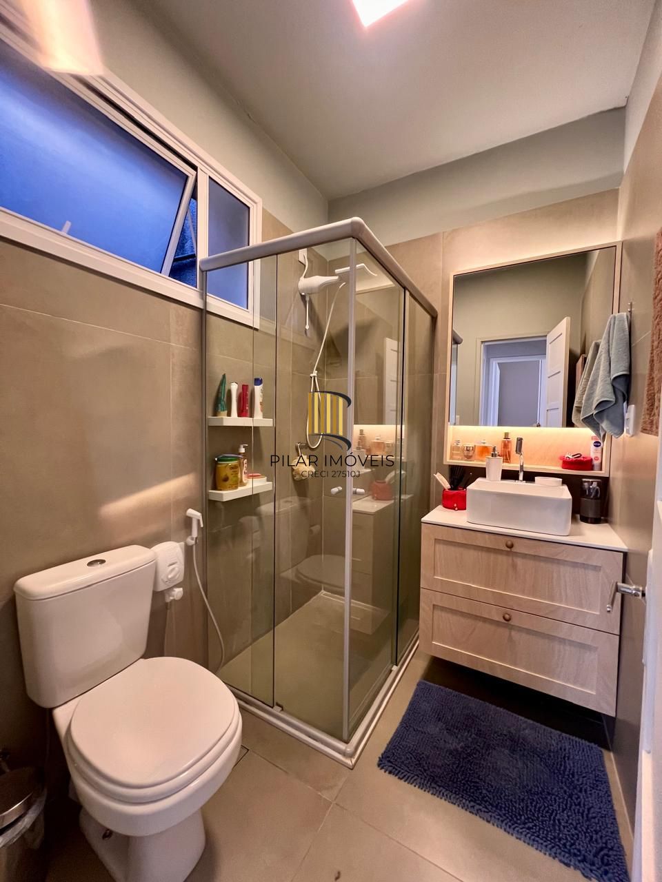 Apartamento com 2 dormitórios, reformado, no bairro Farroupilha, Porto Alegre/RS