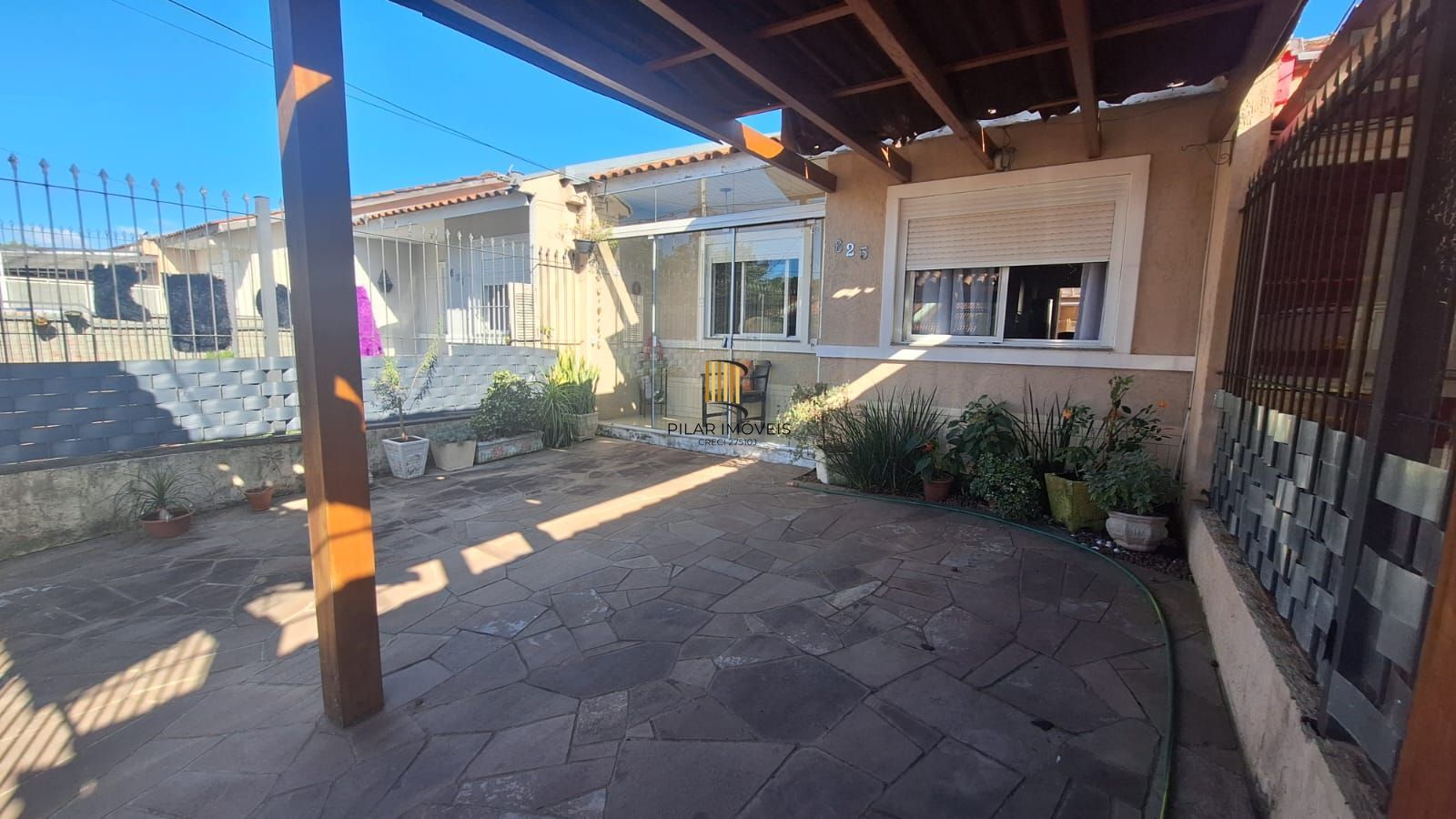 Casa com 2 dormitórios, 1 vaga, no bairro Hípica, em Porto Alegre, RS