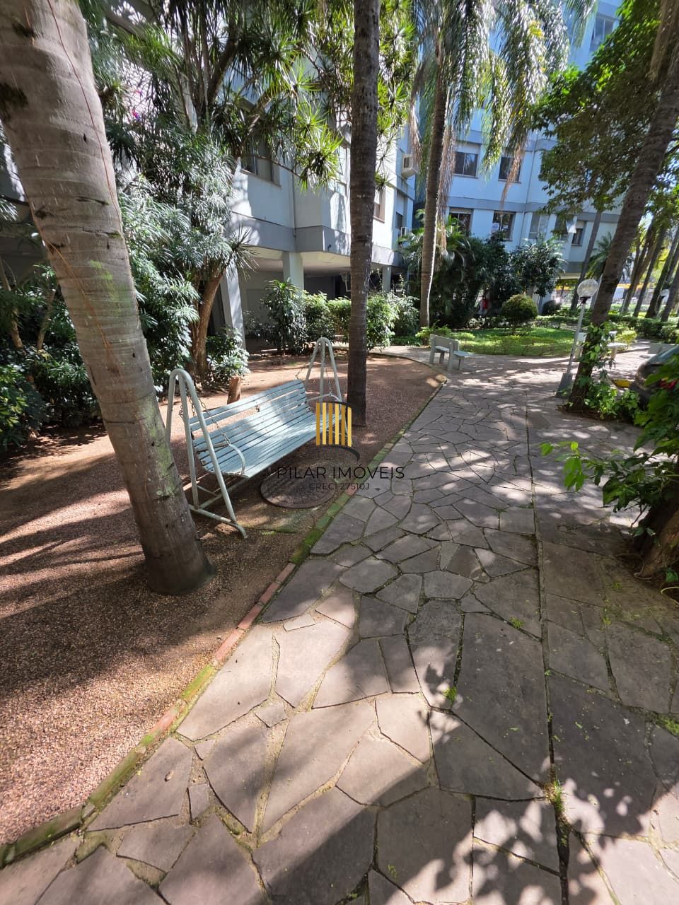 Apartamento 1 dormitório, 1 vaga coberta, portaria , elevador, vista, salao de festas, no bairro Santana, Porto Alegre, RS - Pilar Imóveis
