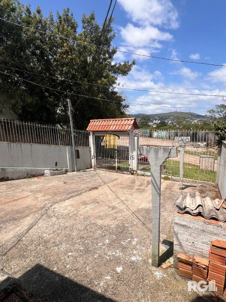 CASA COM 3 DORMITÓRIOS, 5 VAGAS, NO BAIRRO JARDIM CARVALHO, PORTO ALEGRE RS