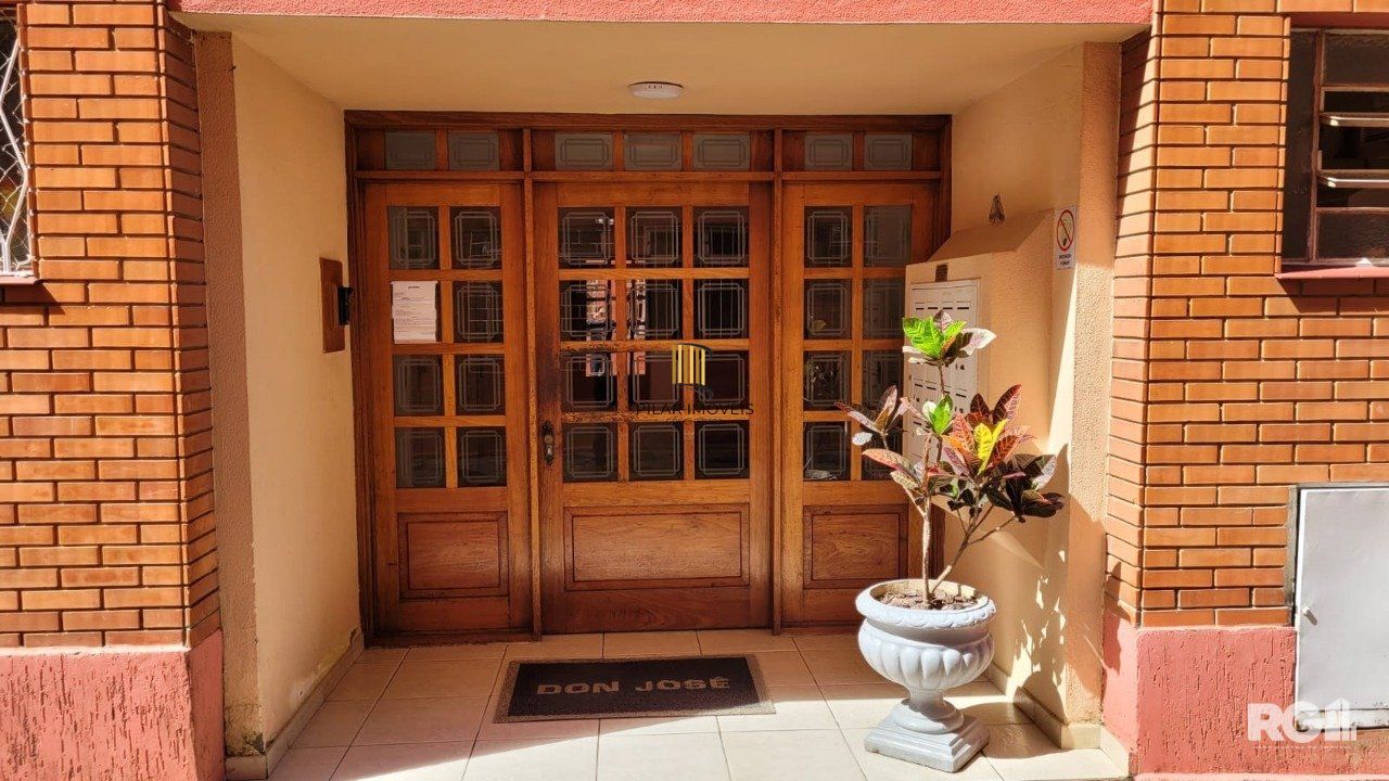Apartamento com 2 dormitórios, 1 vaga, no bairro Teresópolis, Porto Algre, RS