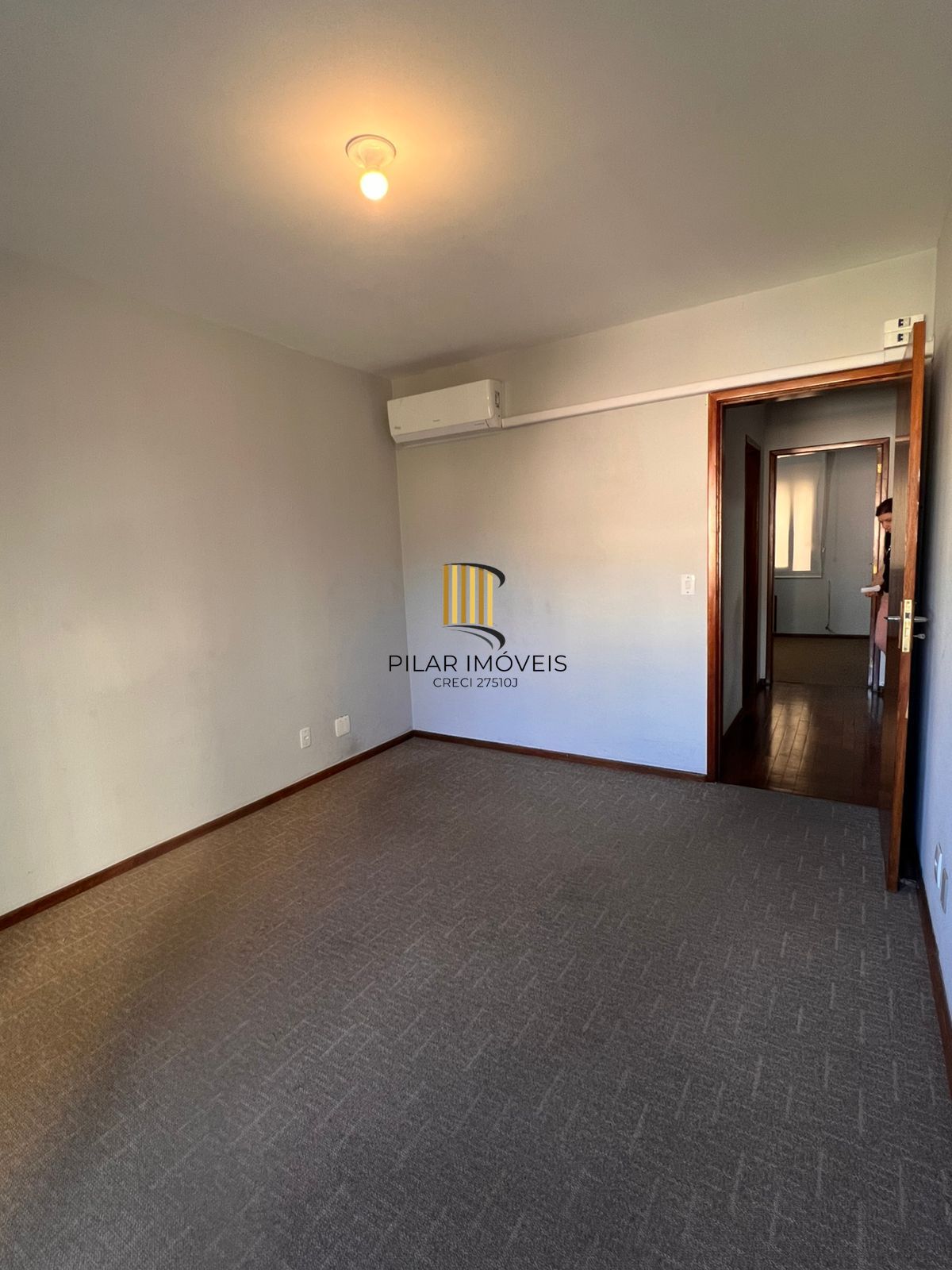 Apartamento com 2 dormitórios,1 vaga, no bairro Cristo Redentor, em Porto Alegre