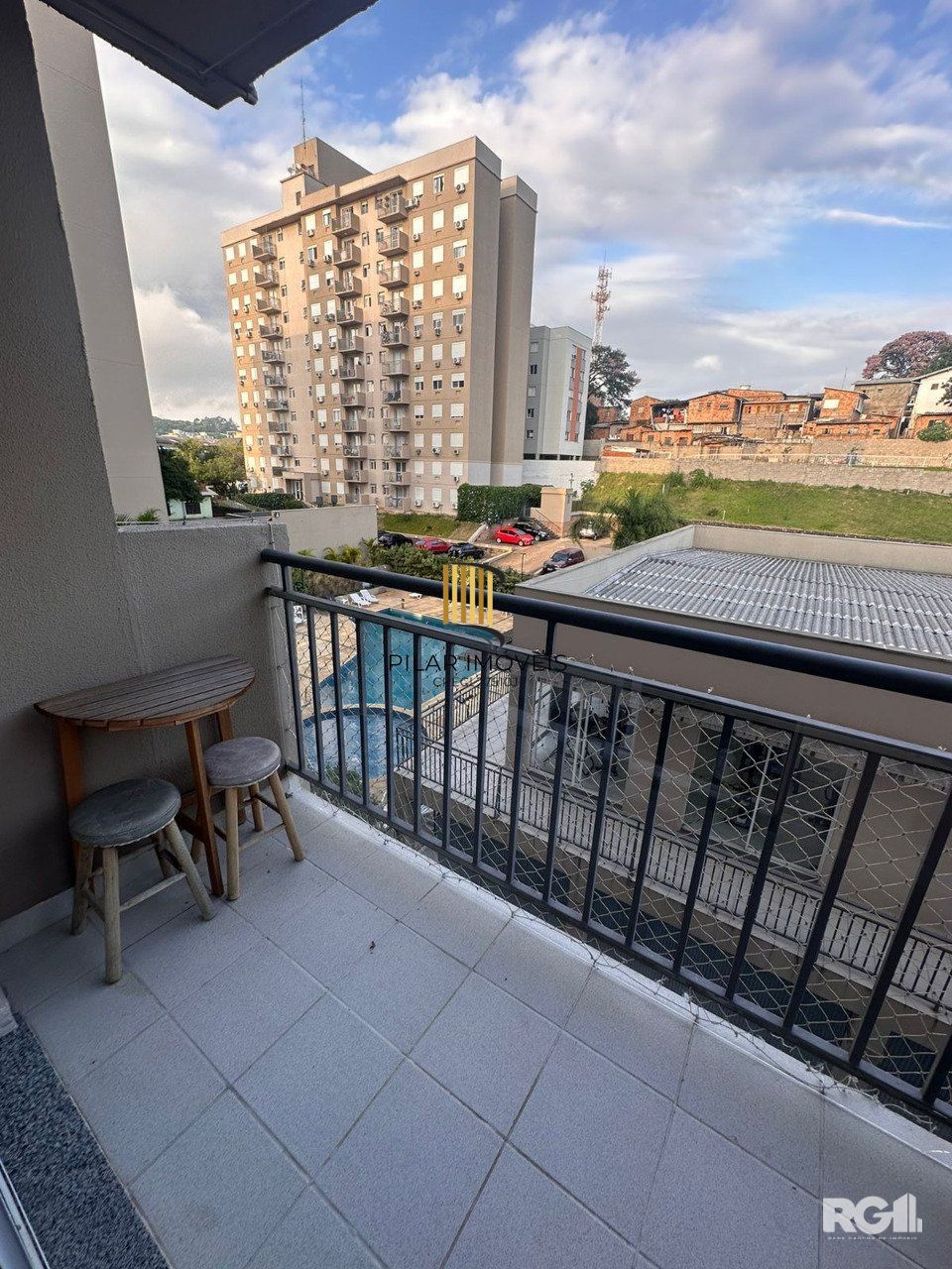 Apartamento com 2 dormitórios, 1 vaga, no bairro Camaquã, Porto Alegre, RS.