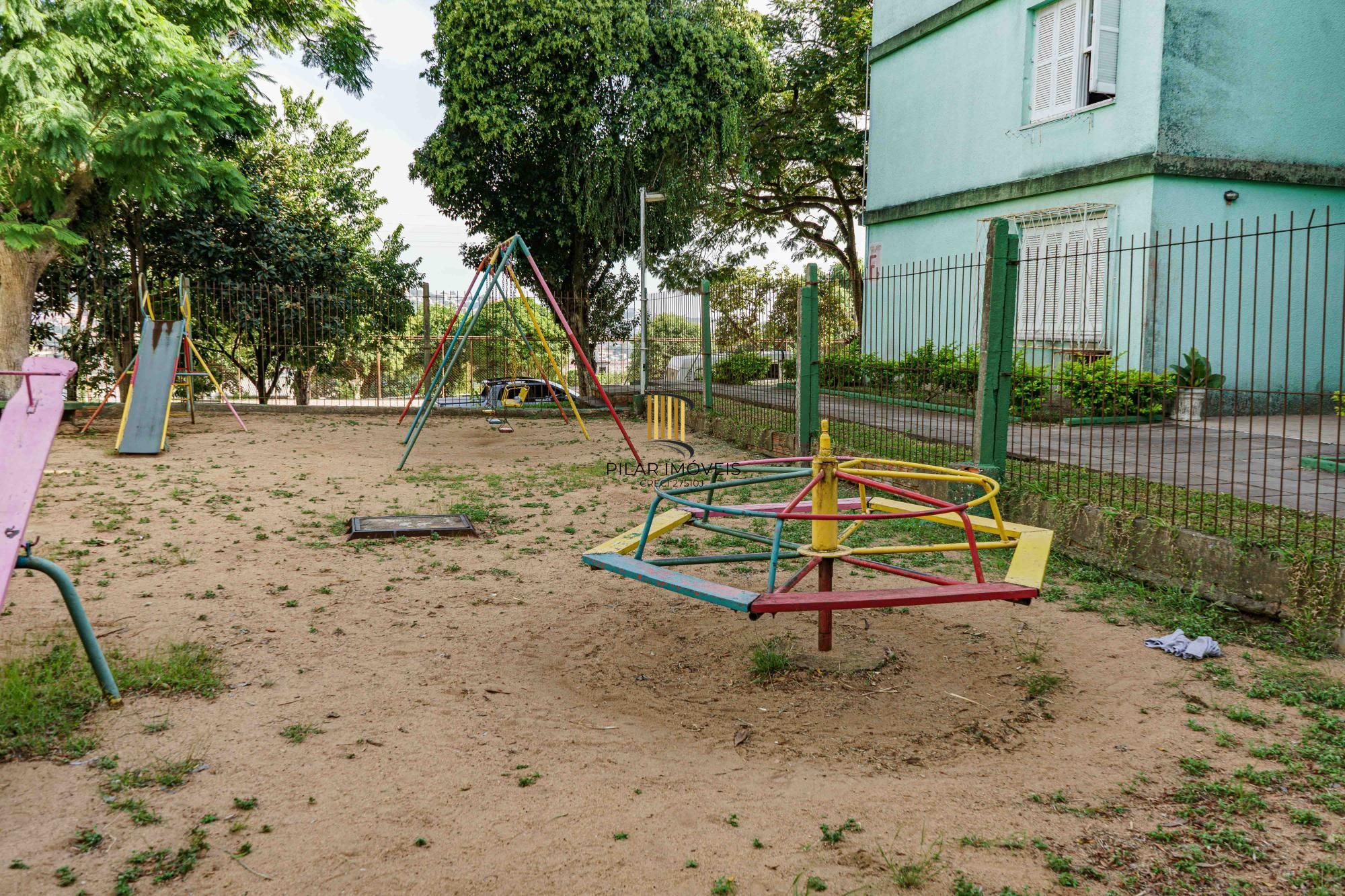 Ótimo imóvel reformado na Orfanotrófio, com 2 dormitórios, próximo ao Cristal e a faculdade UniRitter.