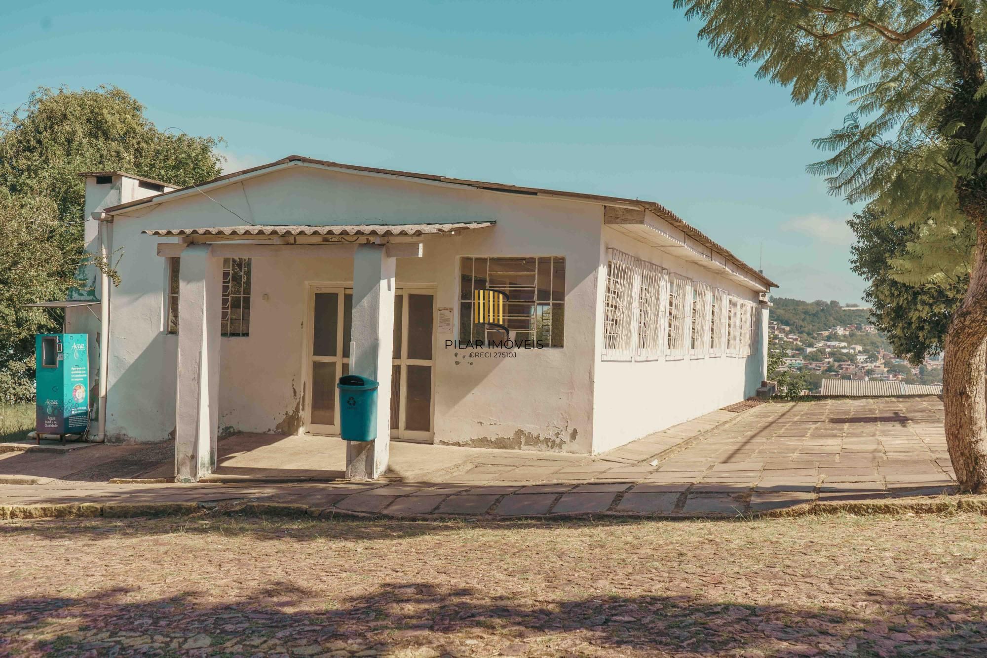 Ótimo imóvel reformado na Orfanotrófio, com 2 dormitórios, próximo ao Cristal e a faculdade UniRitter.