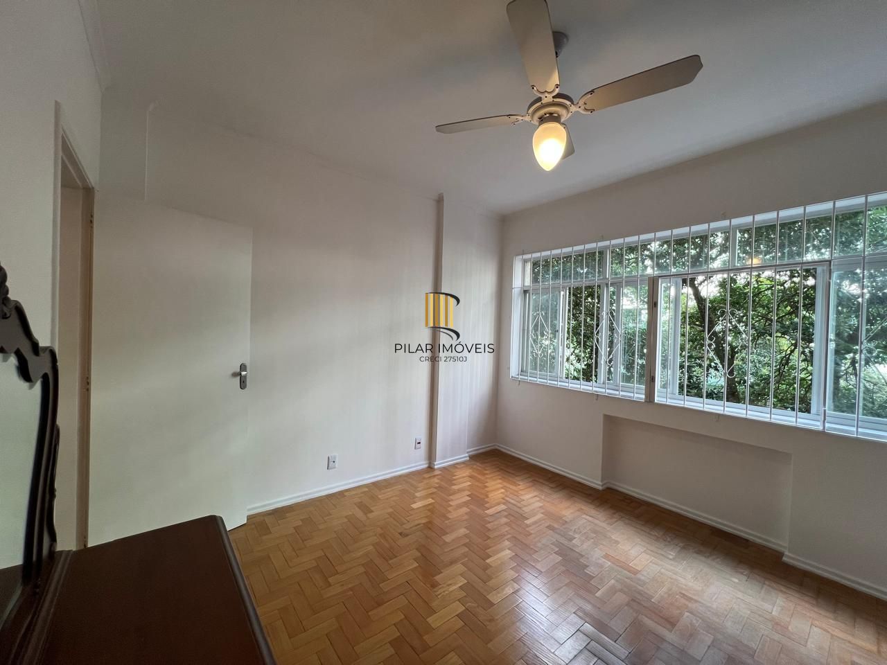 Apartamento amplo com 3 dormitórios,1 vaga, na Rua Duque de Caxias, Porto Alegre