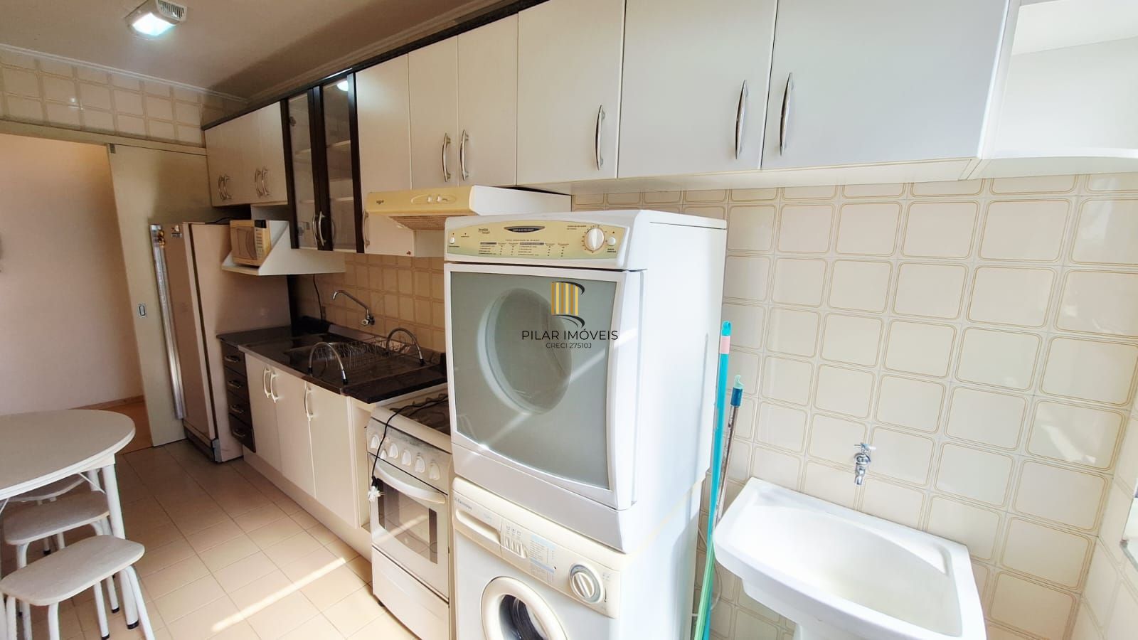 Apartamento 1 dormitório, 1 vaga coberta, portaria , elevador, vista, salao de festas, no bairro Santana, Porto Alegre, RS