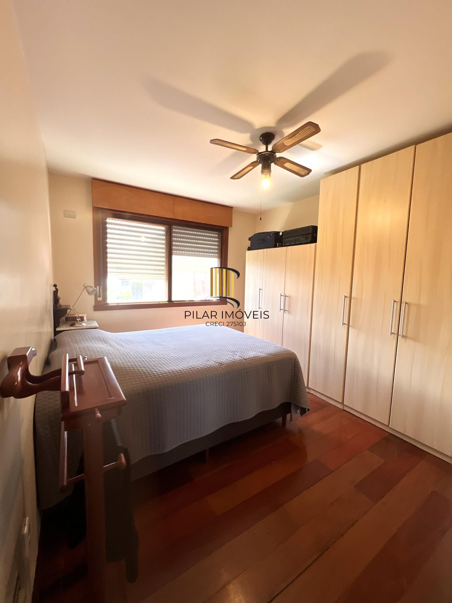 Apartamento com 3 dormitórios, sendo 1 suíte, lareira e 2 vagas no Menino Deus