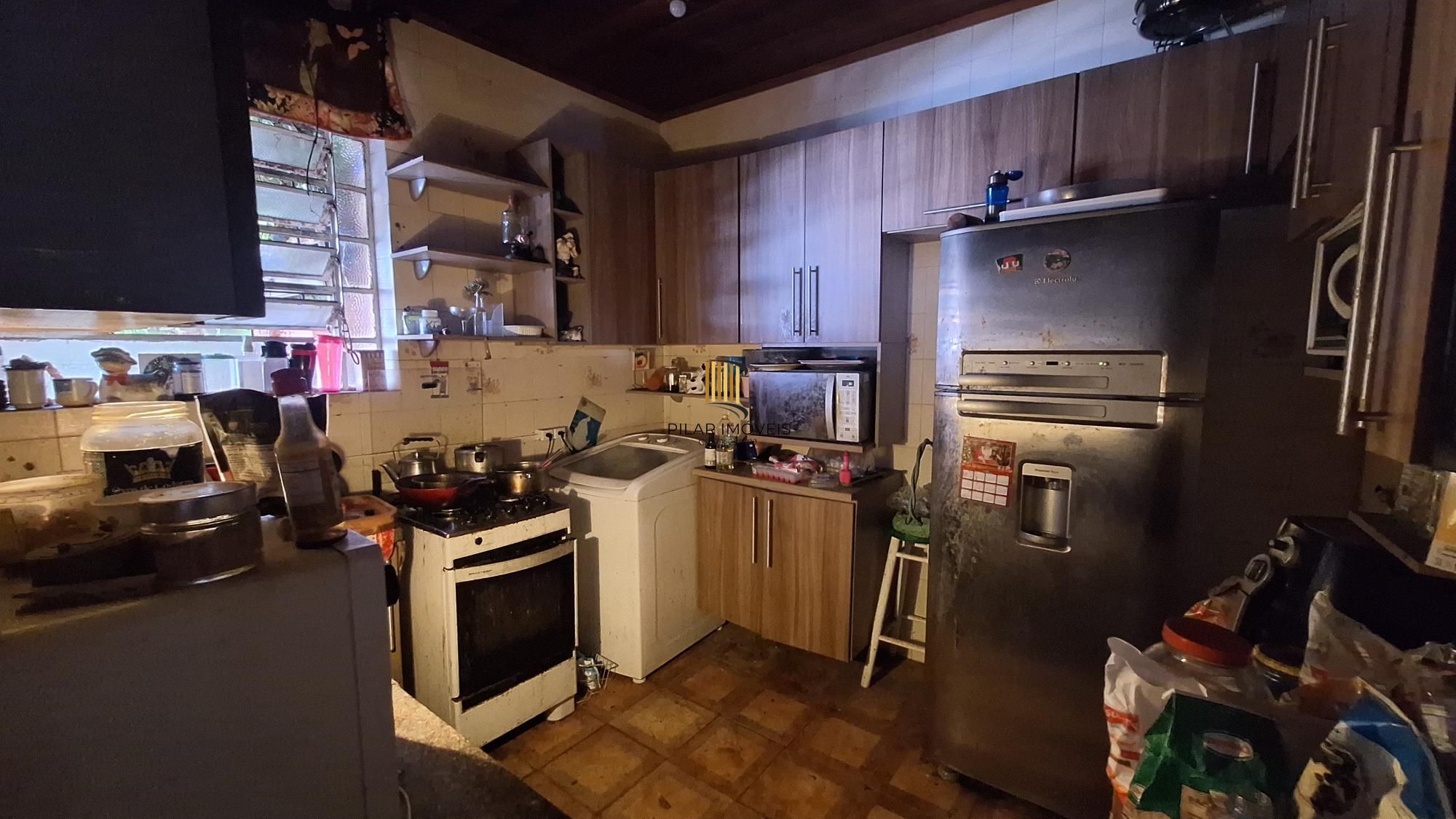 Comprar para reformar. Casa com  5 quartos no bairro Petrópolis!