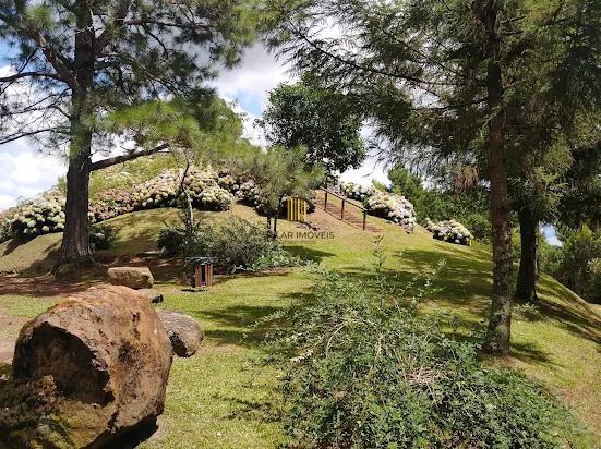 Terreno de 800m² no loteamento Vale dos Pinheiros, em Gramado, RS