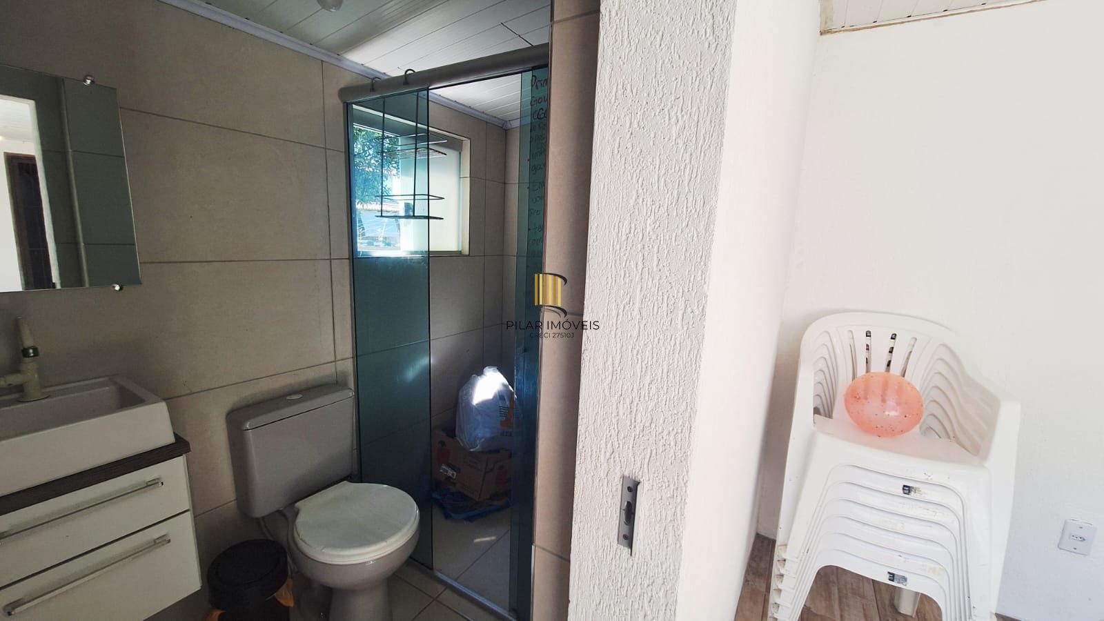 Se você procura uma casa com pátio e churrasqueira  para receber sua família e amigos , aqui é seu lugar!