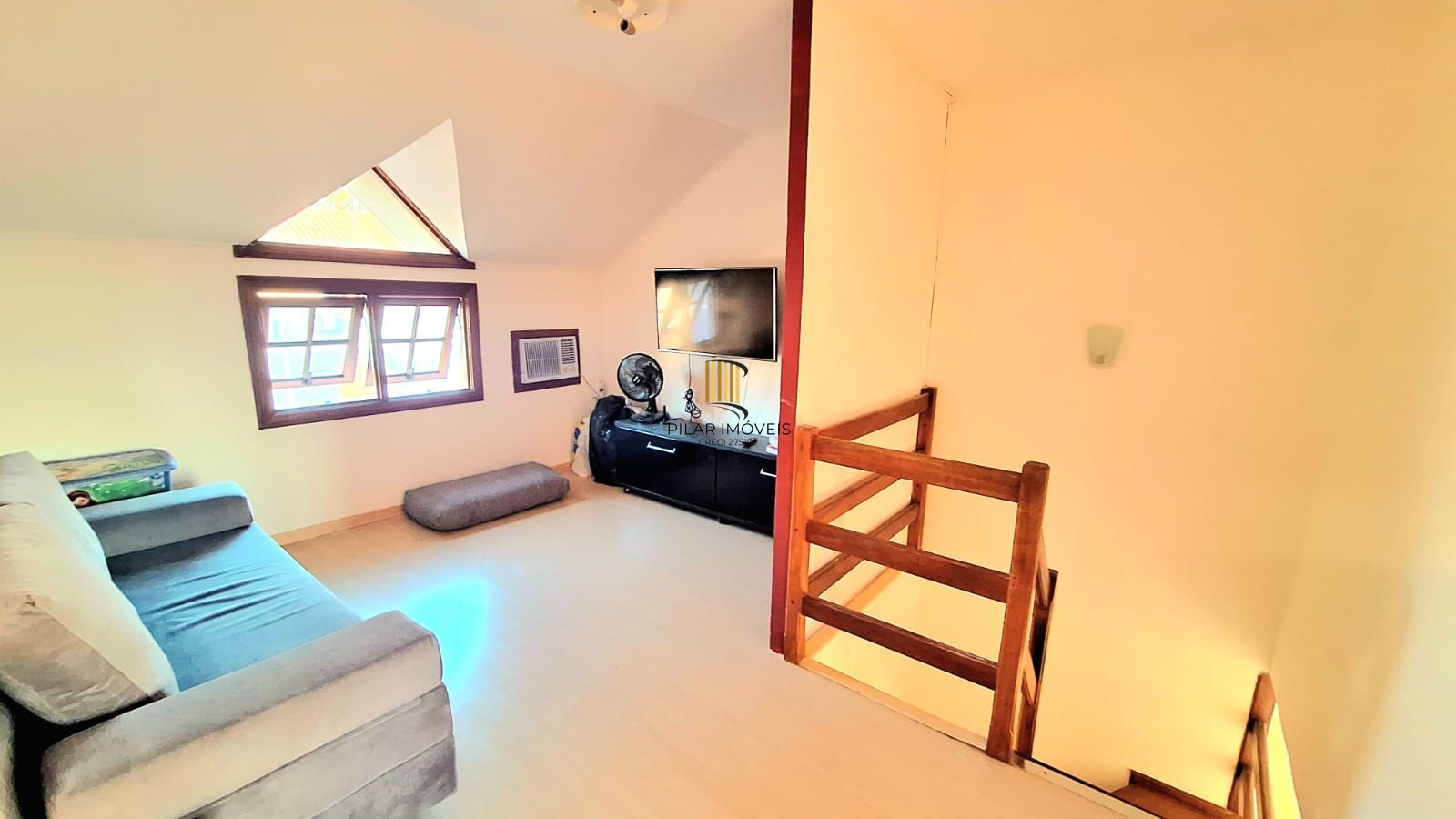 Casa com 2 dormitórios, 1 vaga, na Av. Otto Niemeyer, bairro Camaquã, Poa, RS