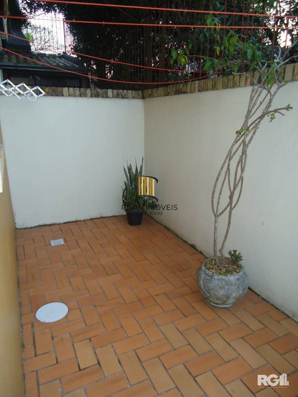 Casa em condomínio, com 3 dormitórios, sendo 1 suíte, 1 vaga coberta, no bairro Cavalhada, Porto Alegre, RS