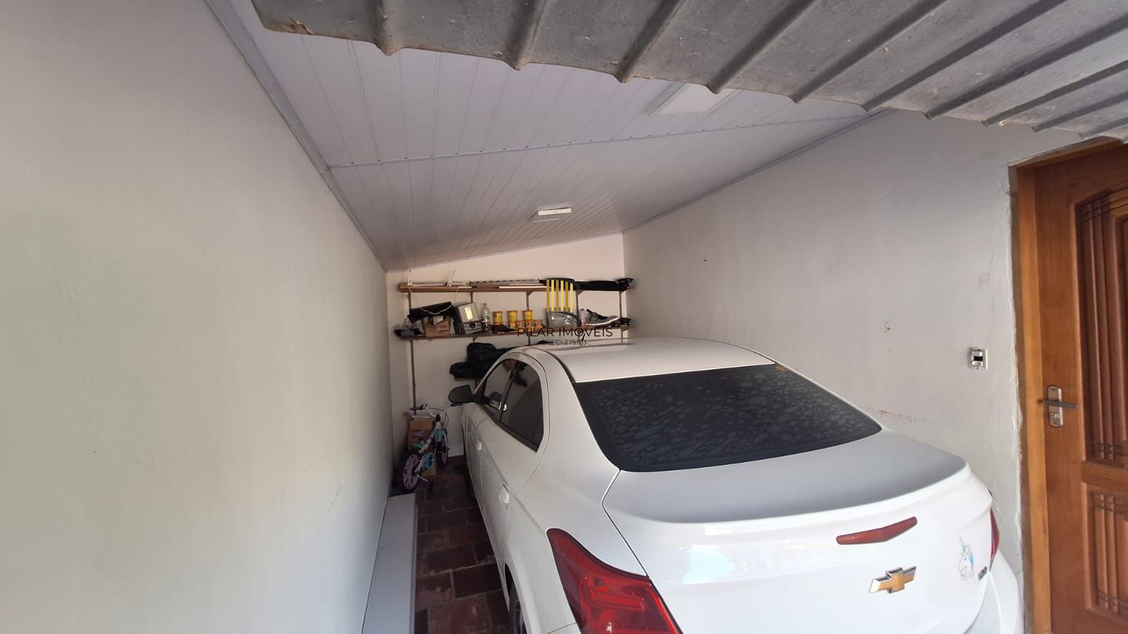 Casa com pátio frente e fundos , lareira churrasqueira, vaga proximo a Av do Forte.