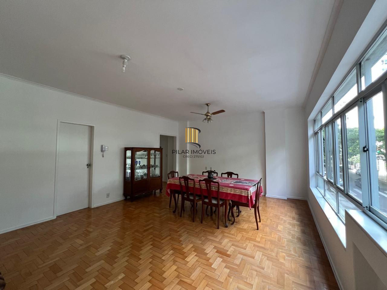 Apartamento amplo com 3 dormitórios,1 vaga, na Rua Duque de Caxias, Porto Alegre