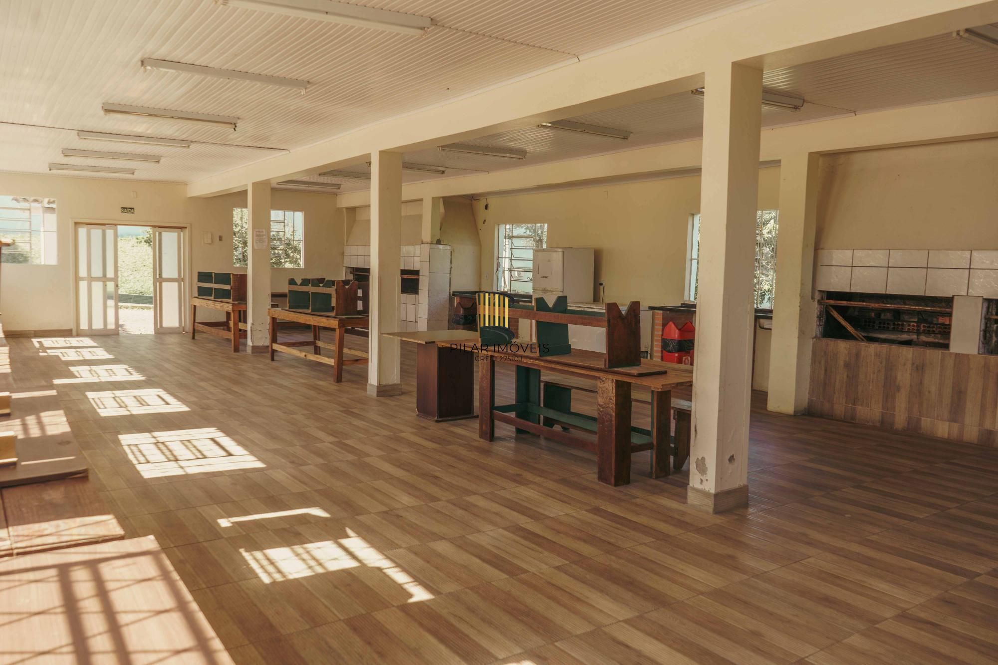 Ótimo imóvel reformado na Orfanotrófio, com 2 dormitórios, próximo ao Cristal e a faculdade UniRitter.