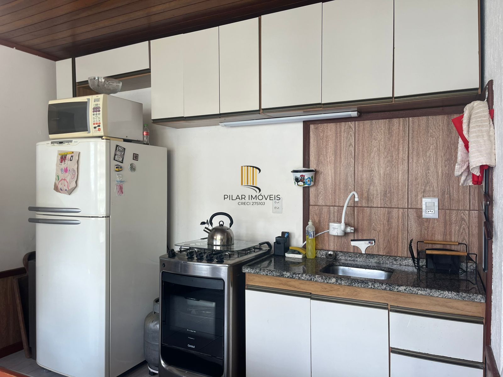 Casa térrea, com 2 dormitórios, 3 vagas, no bairro Ipanema, Porto Alegre, RS