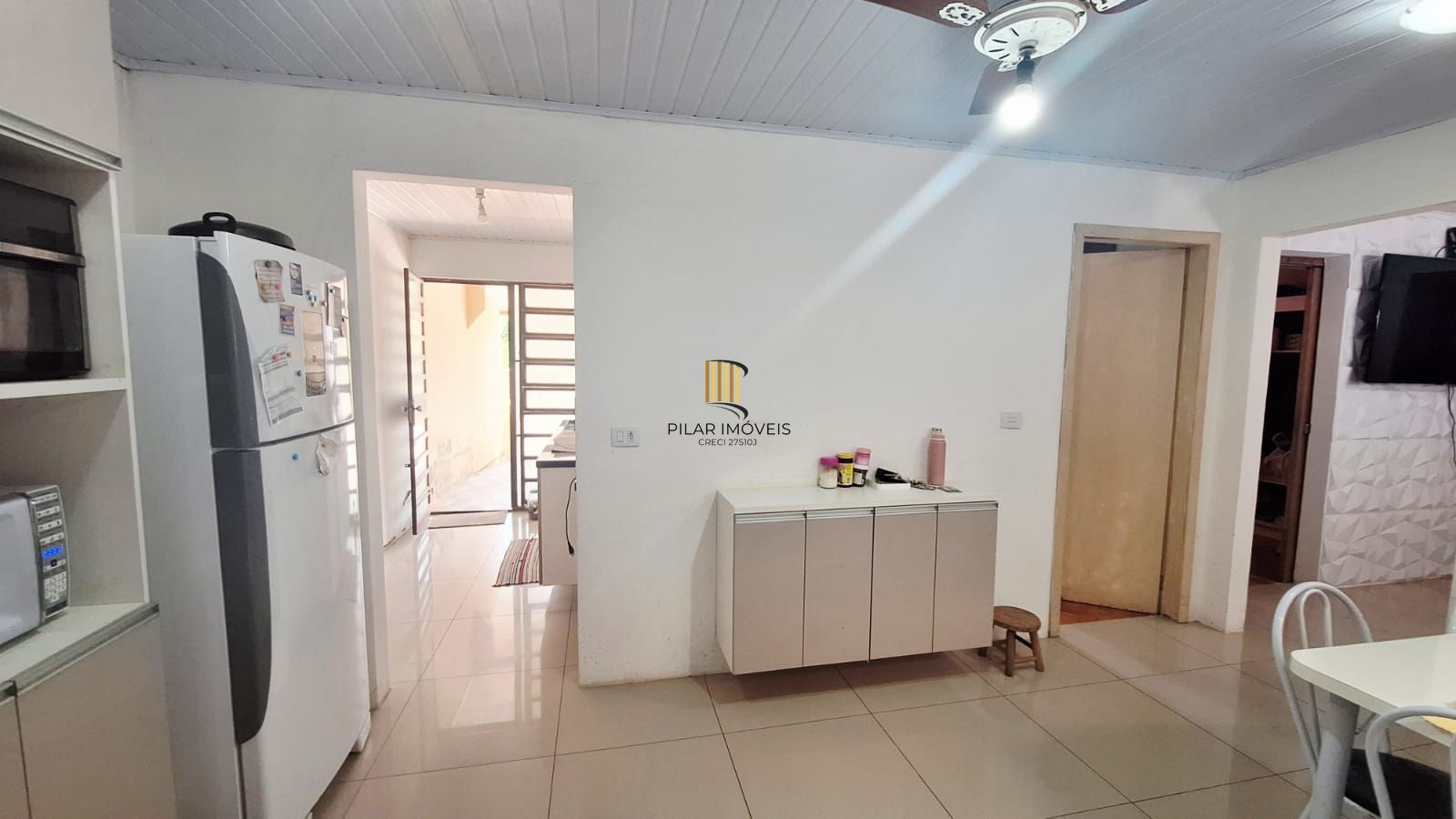 Se você procura uma casa com pátio e churrasqueira  para receber sua família e amigos , aqui é seu lugar!