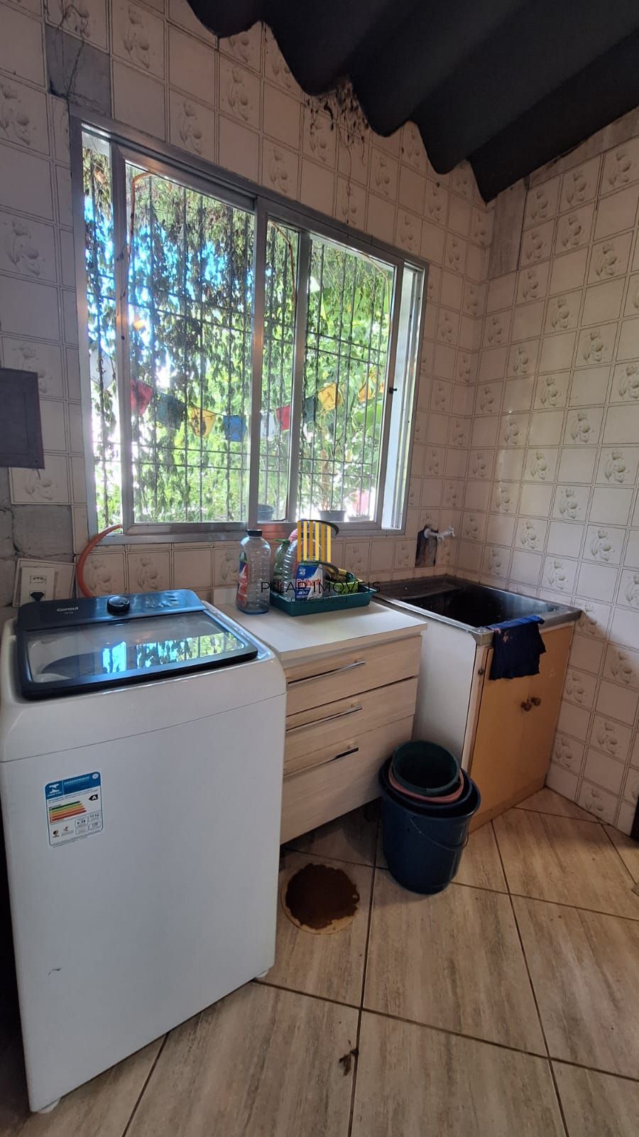 Casa com pátio frente e fundos , lareira churrasqueira, vaga proximo a Av do Forte.