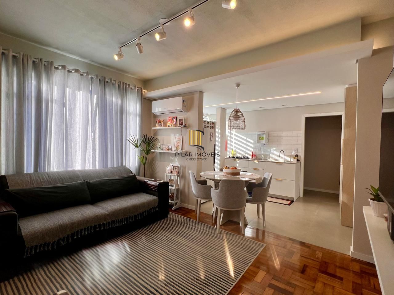 Apartamento com 2 dormitórios, reformado, no bairro Farroupilha, Porto Alegre/RS