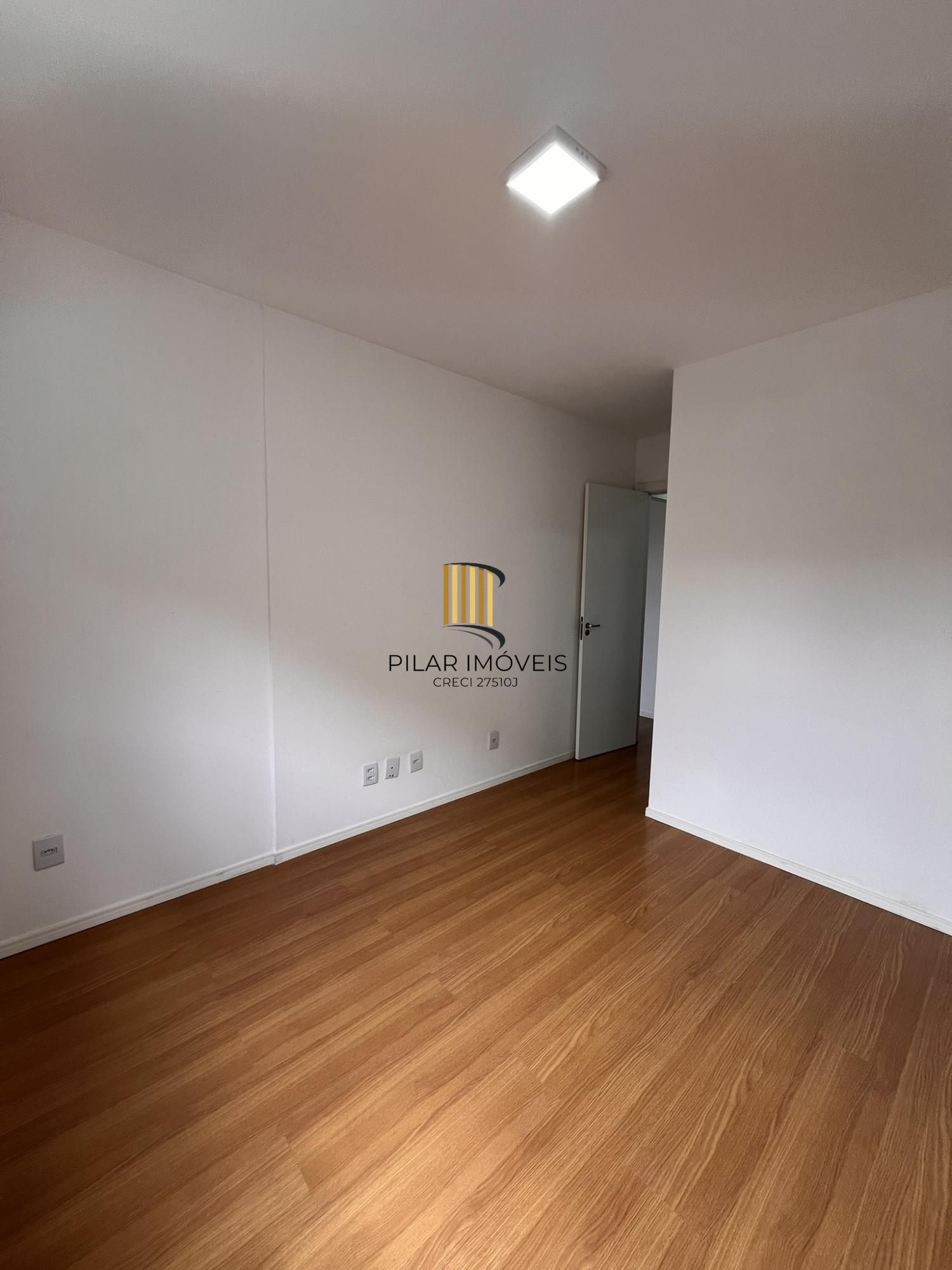 Apartamento com 2 dormitórios, sendo 1 suíte, 1 vaga, no bairro Floresta, em Porto Alegre, RS