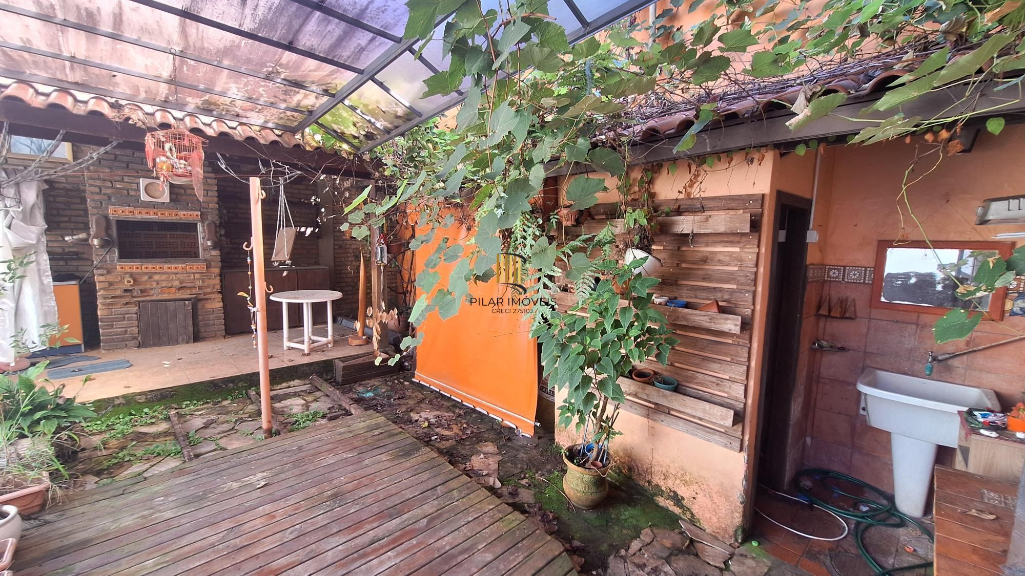 Comprar para reformar. Casa com  5 quartos no bairro Petrópolis! - Pilar Imóveis