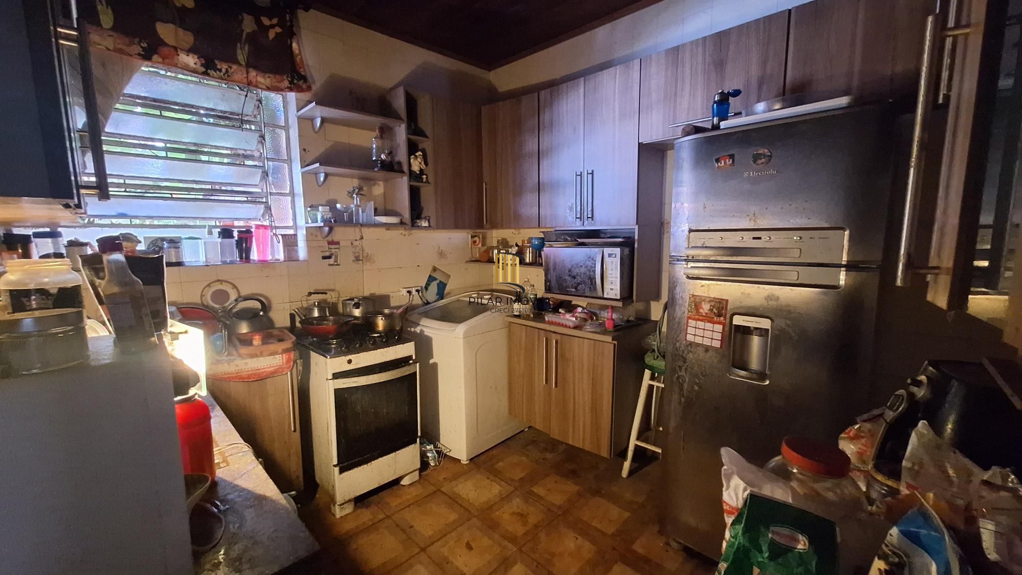 Comprar para reformar. Casa com  5 quartos no bairro Petrópolis!