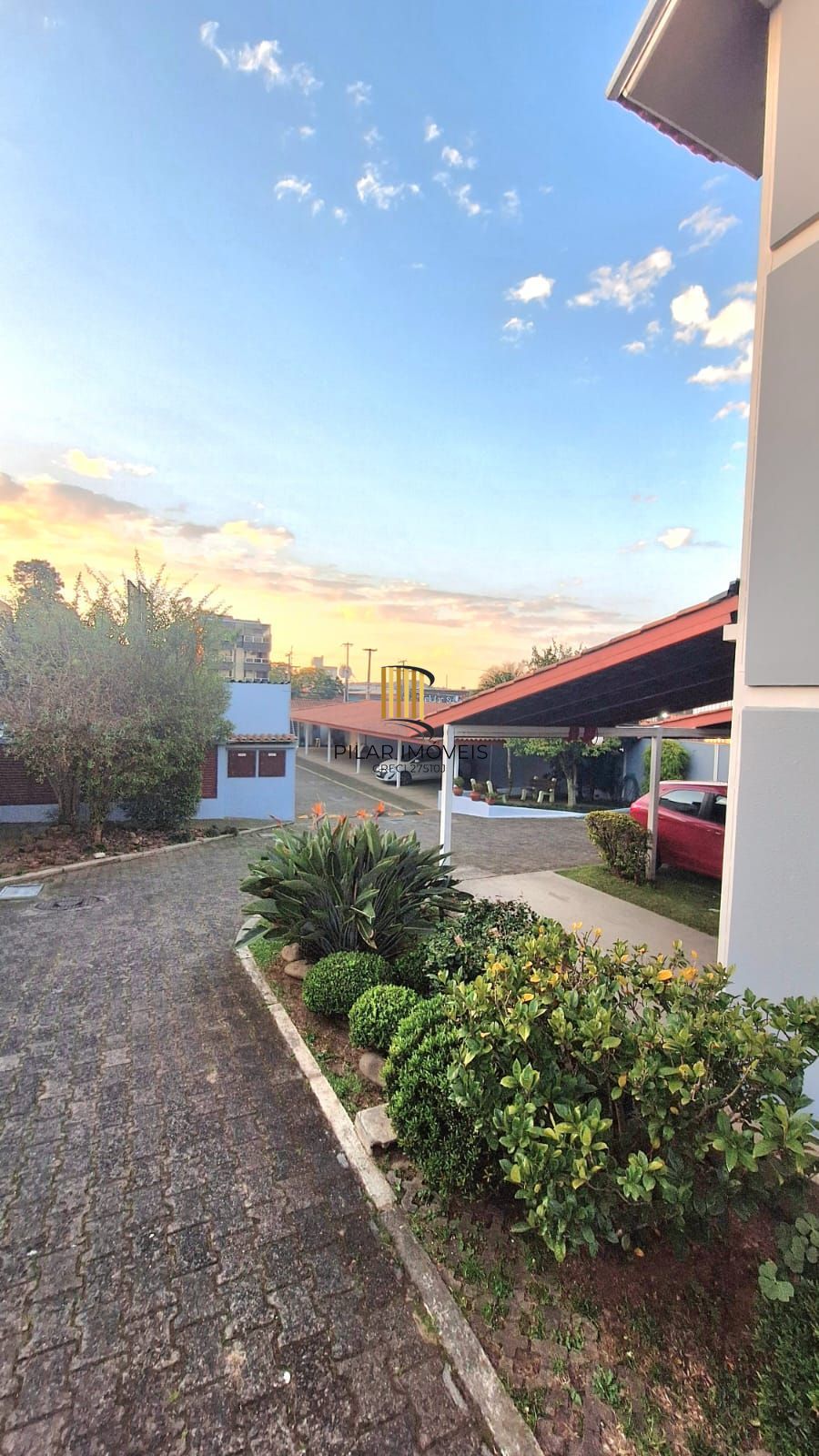 Casa com 2 dormitórios, 1 vaga, na Av. Otto Niemeyer, bairro Camaquã, Poa, RS