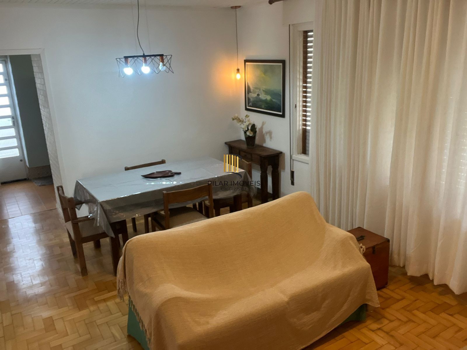 Casa térrea, com 2 dormitórios, 3 vagas, no bairro Ipanema, Porto Alegre, RS