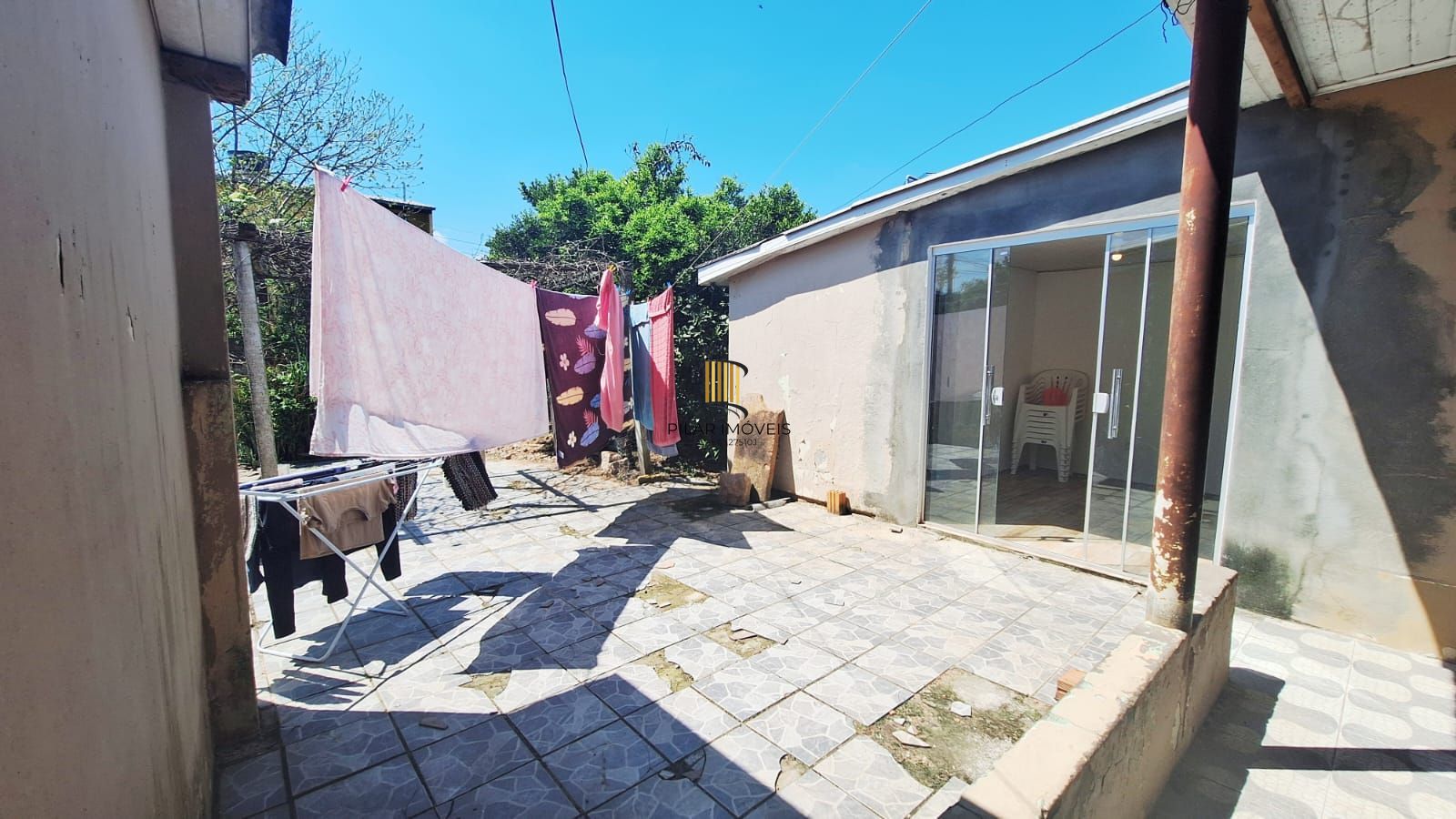 Se você procura uma casa com pátio e churrasqueira  para receber sua família e amigos , aqui é seu lugar!