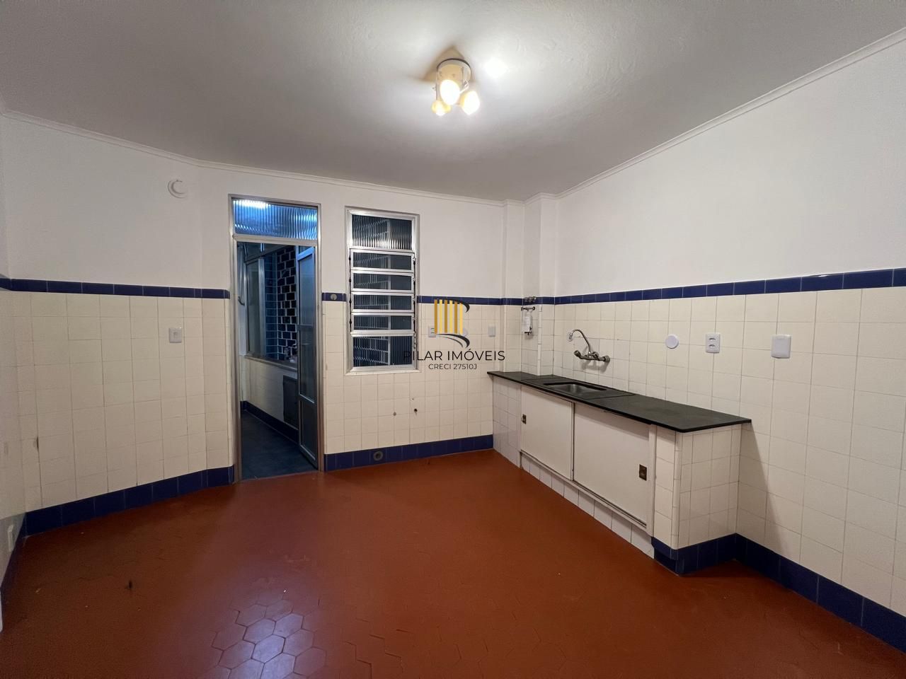 Apartamento amplo com 3 dormitórios,1 vaga, na Rua Duque de Caxias, Porto Alegre