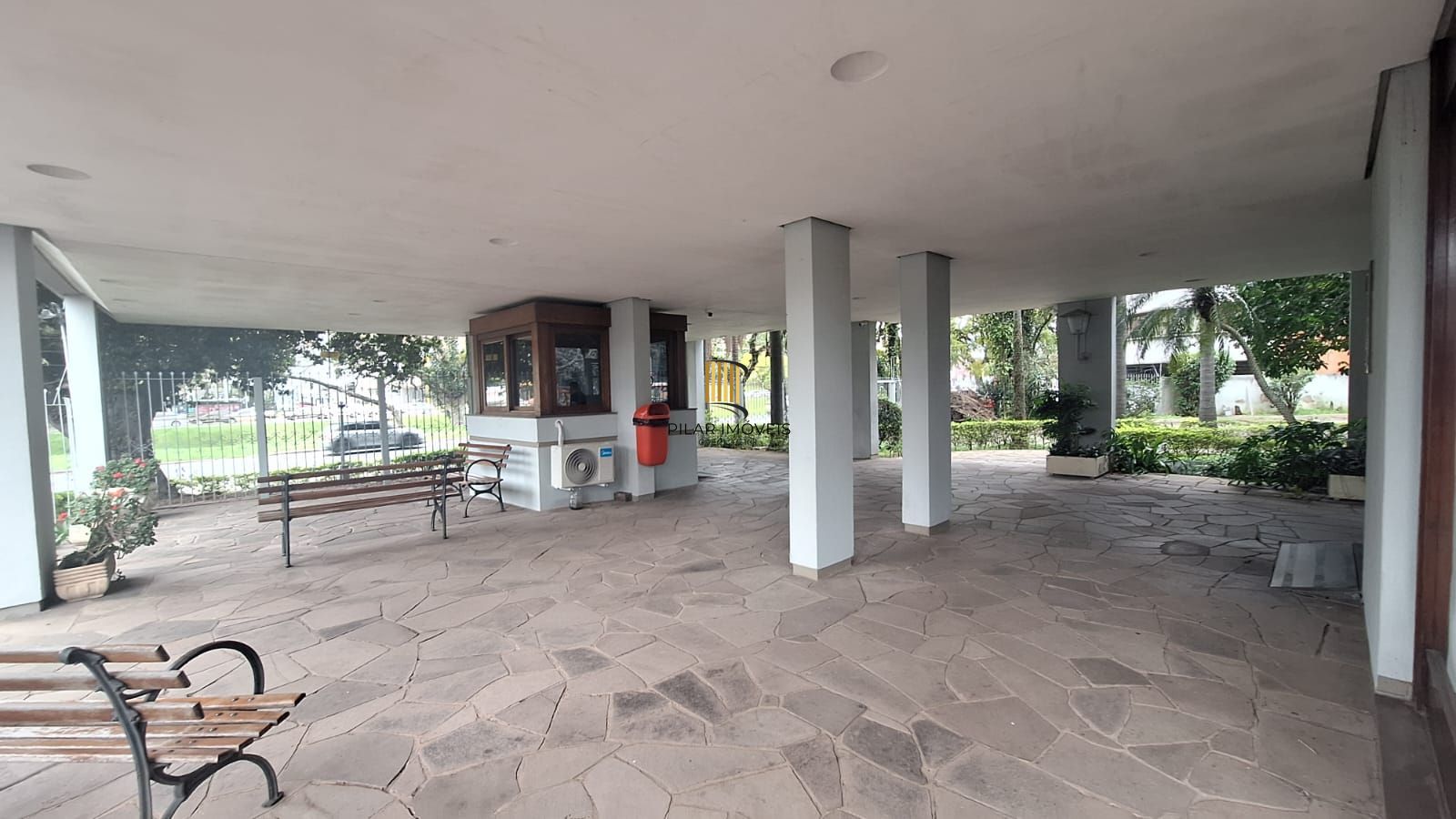Apartamento 1 dormitório, 1 vaga coberta, portaria , elevador, vista, salao de festas, no bairro Santana, Porto Alegre, RS