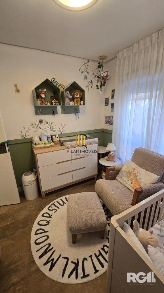 Casa em condomínio, com 3 dormitórios, sendo 1 suíte, 2 vagas, no bairro Pedra Redonda, em Porto Alegre, RS