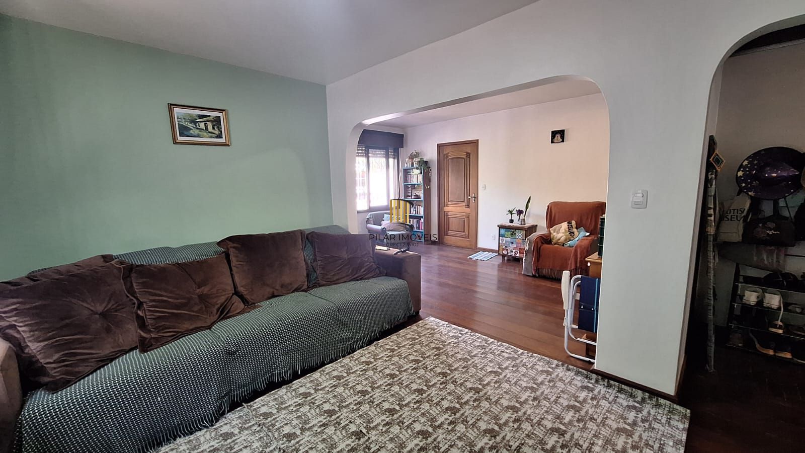 Casa com pátio frente e fundos , lareira churrasqueira, vaga proximo a Av do Forte.