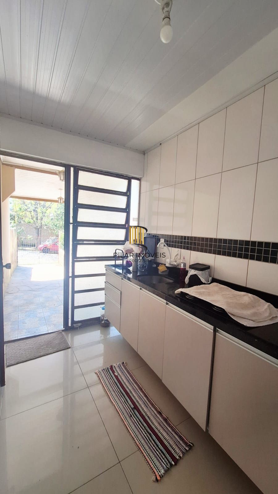 Se você procura uma casa com pátio e churrasqueira  para receber sua família e amigos , aqui é seu lugar!