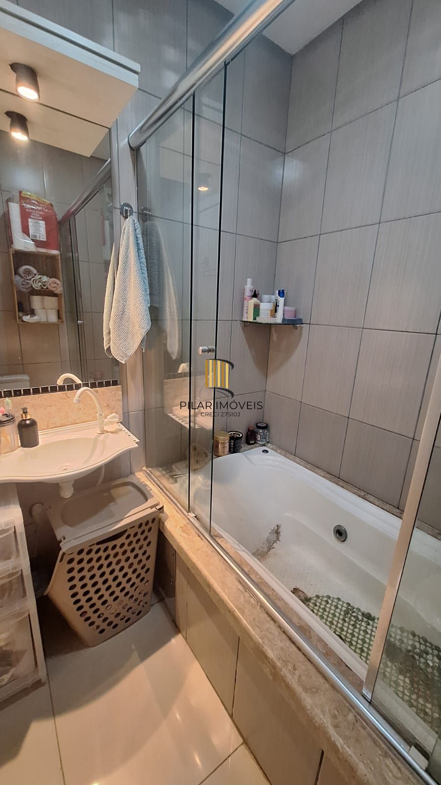 Casa com 2 dormitórios, 1 vaga, no bairro Hípica, em Porto Alegre, RS